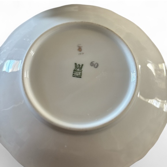 7 Vintage Wawel Poland 6” White Gold Lily Of The Valley Embossed Saucer Plate - Picture 2 of 2
